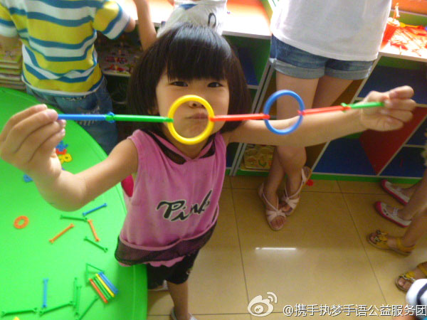 7��8����8��15�գ�ɽ�|������W���y�ֈ̉������Z������ՈF��ɽ�|�Ͳ��e�k�˞���37��Ĺ������������������؅^���L�@����ͯ�ļ�ͥ���˽Ⲣӛ��@����ͯ����ͽ�����r���_չ�o�ϵK���Z��Ӗ�����D��ɽ�|ʡ�Ͳ��а��`�������ĵĺ��ӂ�չʾ�����Ą����ֹ���