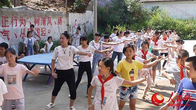 ���ϿƼ���W��һ��һ·���x��֧���c���ʷ�ؚ�{�Ќ��`�F��������ꖿh��¹ɽ悴u�ŸG���_չ�x��֧�̺ͷ�ؚ�{�����D��־Ը�߽̺��ӂ�̫�Oȭ�����F��ṩ��