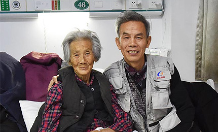 �ϋ���(zh��n)���˲�ħ�ҵ��ϋ���һ��(g��)ƽ������ͨ���r(n��ng)��DŮ����������������һ��(g��)�����ւ����ĸ�H���mȻ�w���ಡ�����s���҂��ֵ����5�˶����B(y��ng)�L����˳��˼ҡ����ҵ�ӡ�����ϋ�һ݅���ڄ�����(ji��)����������һ݅���c���o�����cͬ���˲�����Ů���ٶ��Ѻ���̎��2017�������ɴ�ס�M(j��n)�t(y��)Ժ�������������֣�Ը����(zh��n)�ٲ�ħ���܉��~�^90�q��ٚq�M(j��n)܊����Ԕ��(x��)�� 