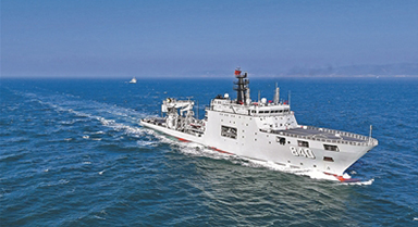 海軍某勤務(wù)防救船大隊(duì)開(kāi)展海上訓(xùn)練