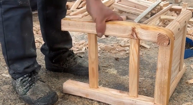 傳統(tǒng)手工椅怎么來(lái)的？木匠現(xiàn)場(chǎng)組裝