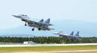 空軍航空兵某部開展飛行訓練